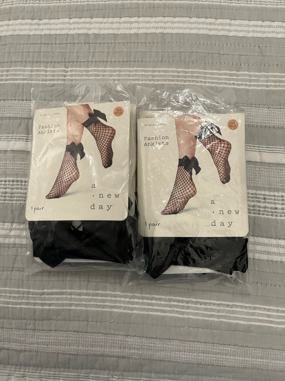 4 Pairs Bow Fishnet Ankle Socks – Black 🎀🖤 | NWT
